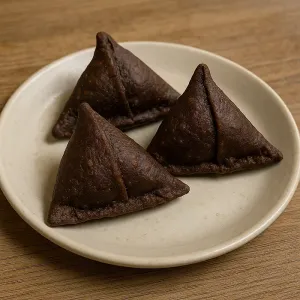 3 CHOCOLATE SAMOSAS