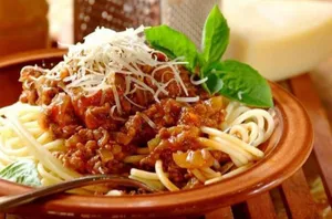 SPAGHETTI BOLOGNAISE