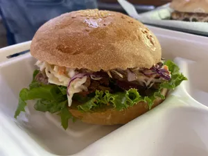 SLOW SMOKED PULLED PORK BURGER