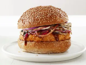 ROASTED CHICKEN BURGER